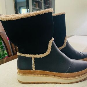 Toms Black and Tan Leather with fur lining Boots size 8
